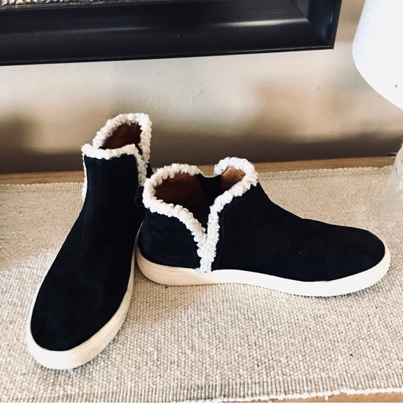 Lucky Brand athletic tennis shoes faux fur suede black white 8.5 - Picture 2 of 7